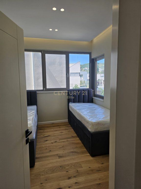 Apartament 2+1 me qira në kompleksin “Green Valley”, Liqeni i Thatë, Tiranë – 1,900€ | 131.2 m²