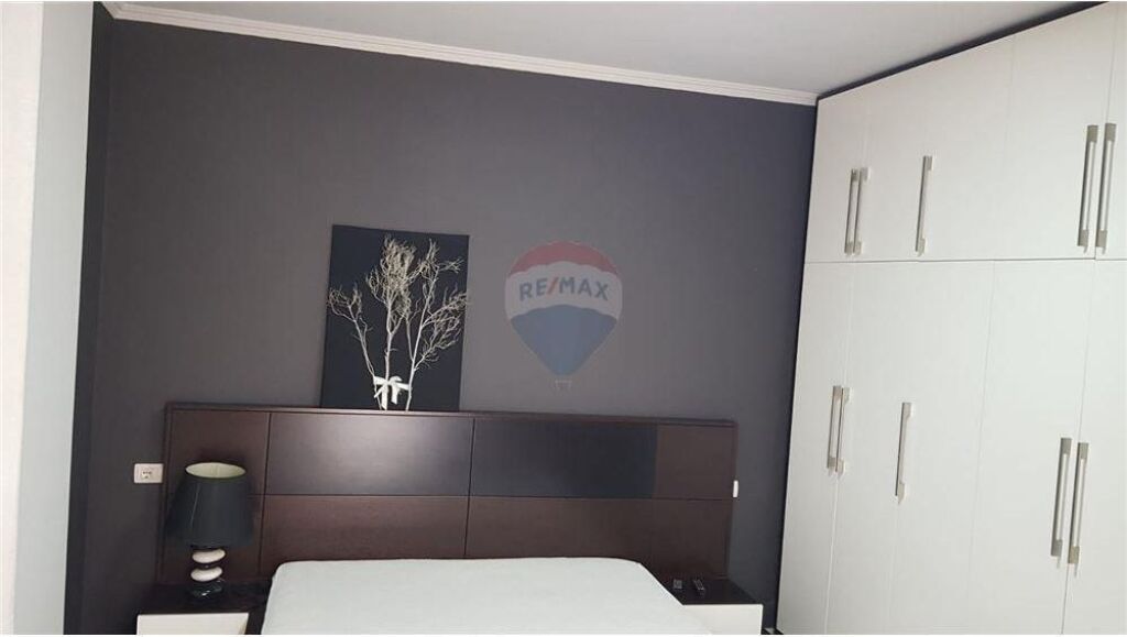 Apartament 2+1+2 me verande te Liqeni i Thate!