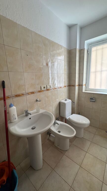 Qera Apartament 3+1, Rruga Fortuzi,Tiranë