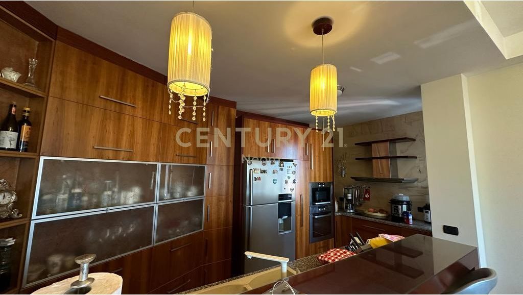 Apartment 3+1+3 Penthouse with Panoramic View for Sale from Tirana Neom142074
