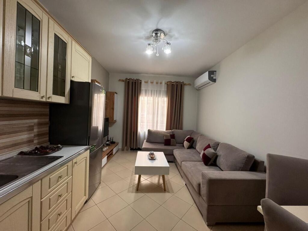 Astir, prane Bar xhameros, jepet me qira apartament 2+1! 45.000 Leke