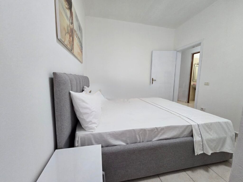 Apartament me qira 1+1 Plazh Hekurudha