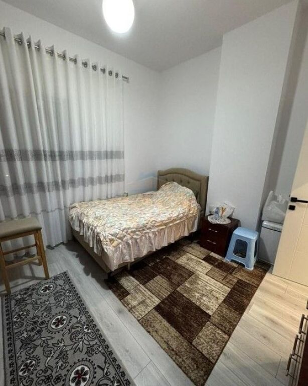 Shitet, Apartament 2+1, i konvertuar, Fresk, Tiranë.