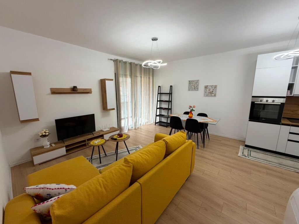 🏡 For rent 1+1 at Oasis Complex, Astir  ✨ Newly furnished 🛏️ With wardrobe 📐 70 m² 🏢 2nd floor, new building with elevator 📍 Astir, Oasis Complex 💰 55,000 lek/month   