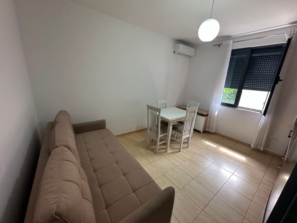 🏢Di fronte all'Istituto “Harry Fultz” si affitta un appartamento 2+1 arredato. 550Euro