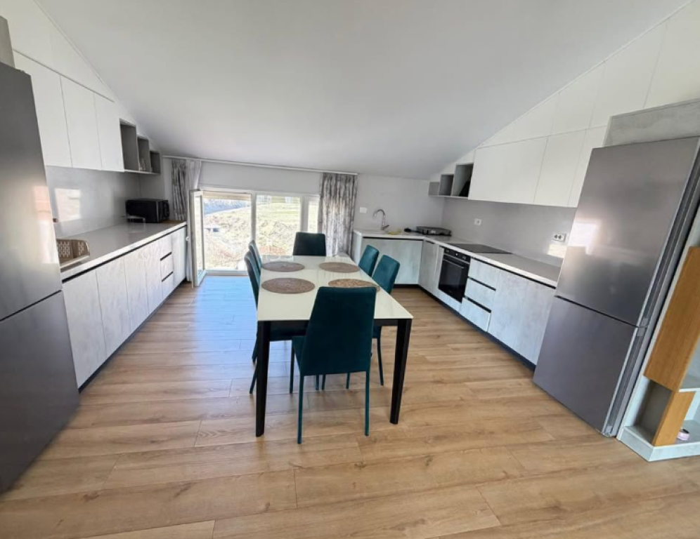 Penthouse me Qira – Secret Garden Residence, pranë TEG