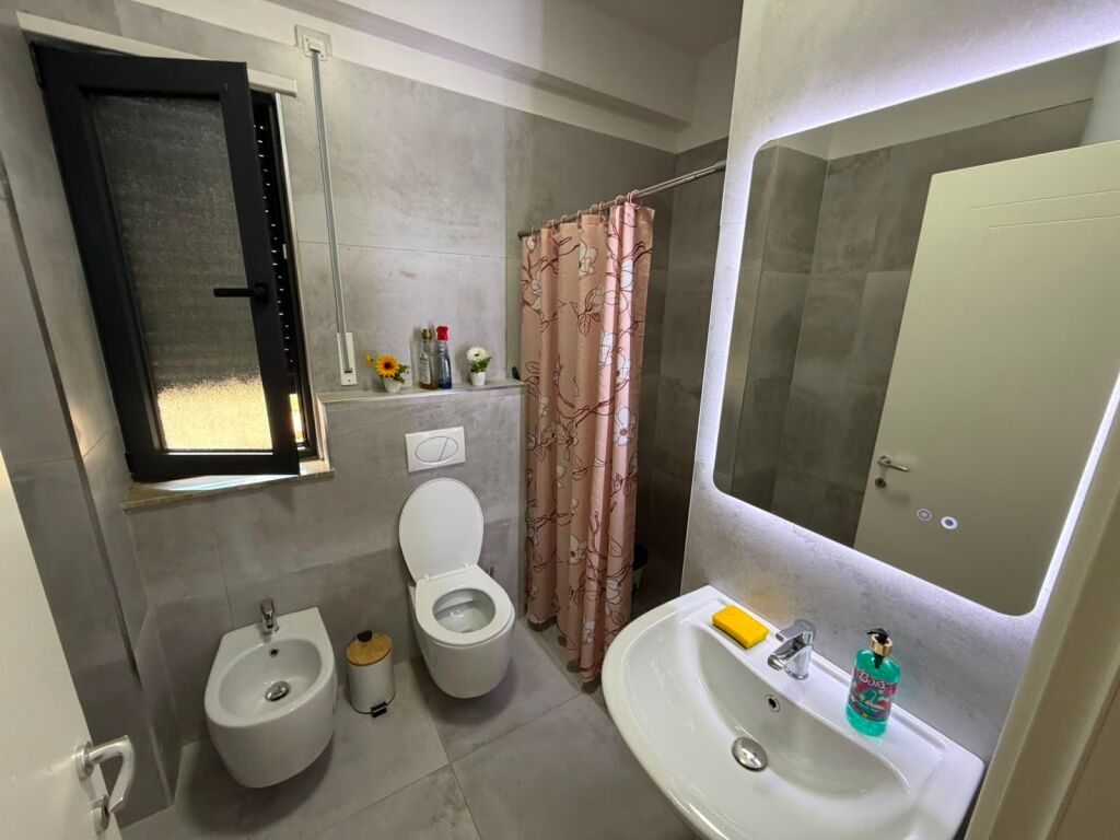 🏡 Affittasi 1+1 📍 Astir, Complesso Oasis💰 55.000 lek/mese
