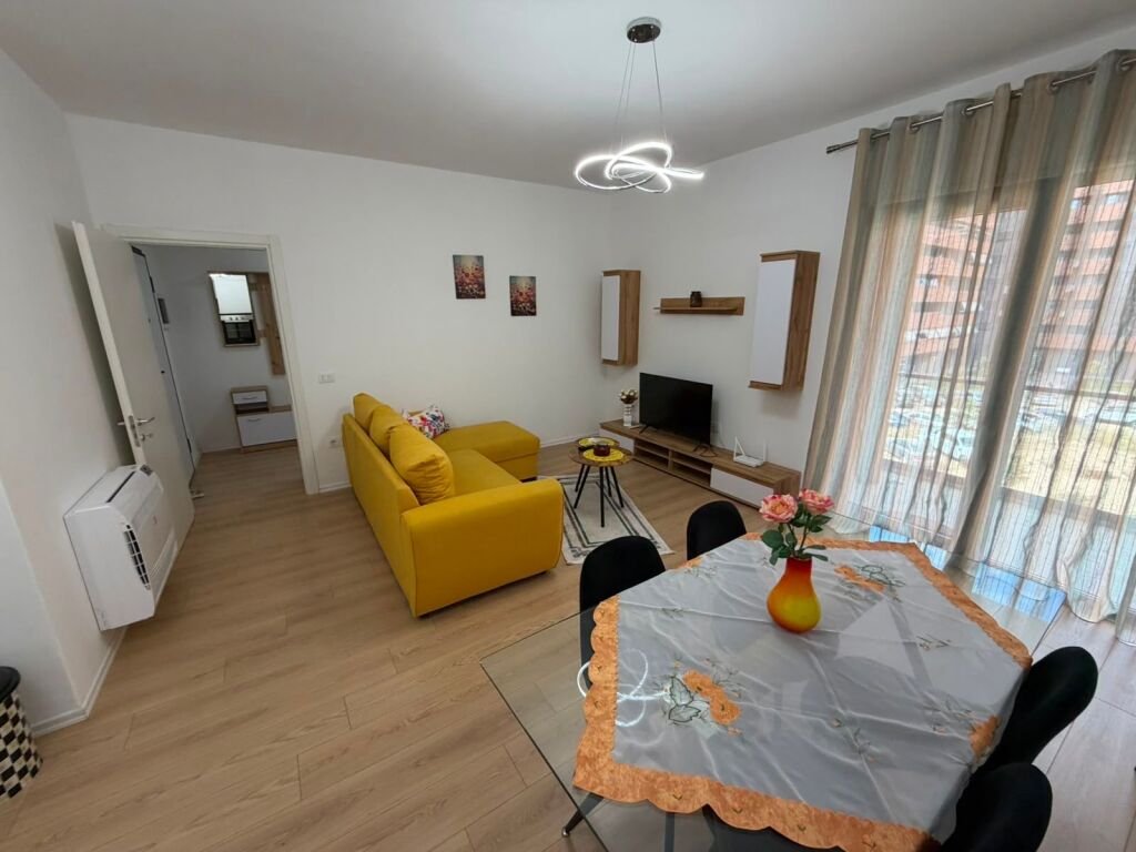 🏡 For rent 1+1 at Oasis Complex, Astir  ✨ Newly furnished 🛏️ With wardrobe 📐 70 m² 🏢 2nd floor, new building with elevator 📍 Astir, Oasis Complex 💰 55,000 lek/month   