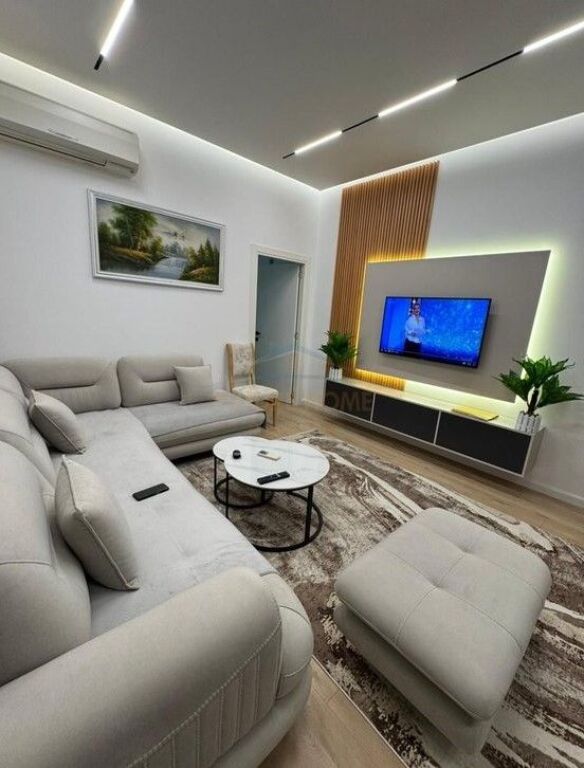 Shitet, Apartament 2+1, i konvertuar, Fresk, Tiranë.