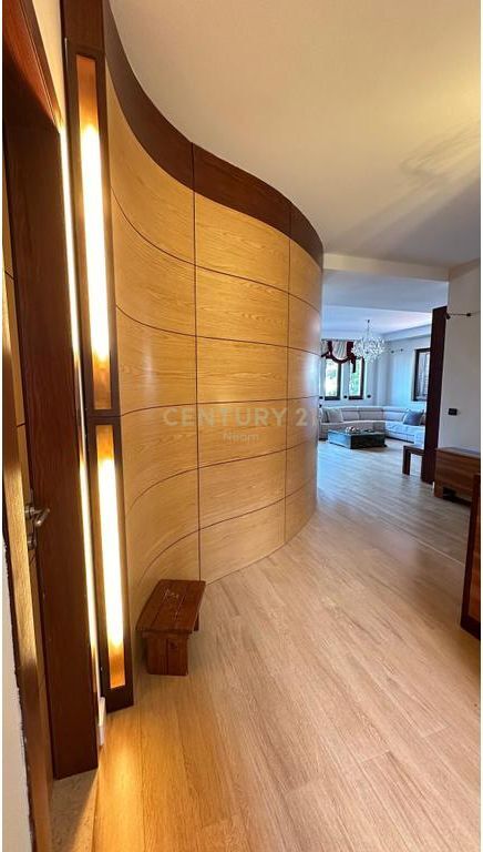 Appartamento 3+1+3 Attico con Vista Panoramica in Vendita da Tirana