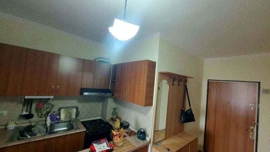 🏢Rruga 5 Maji,pas Concord Center jepet me qera apartament 1+1,i mobiluar.35,000Leke