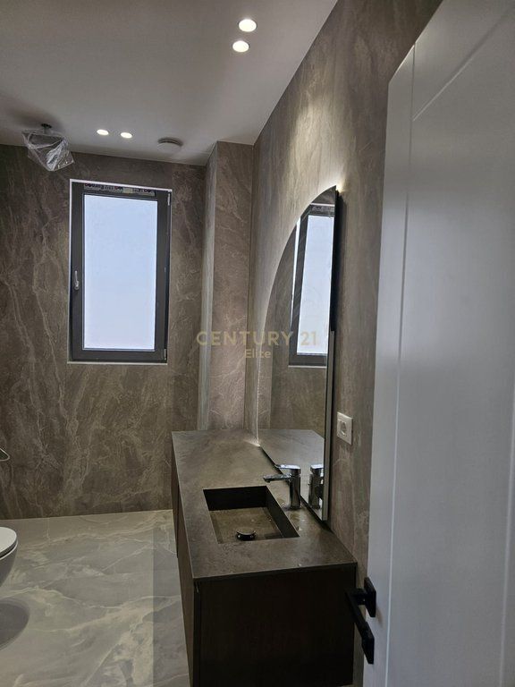 2+1 apartment for rent in the “Green Valley” complex, Dry Lake, Tirana – 1,900€
