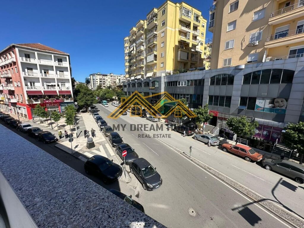 AMBIENT PER QIRA TEK STACIONI TRENIT, DURRES