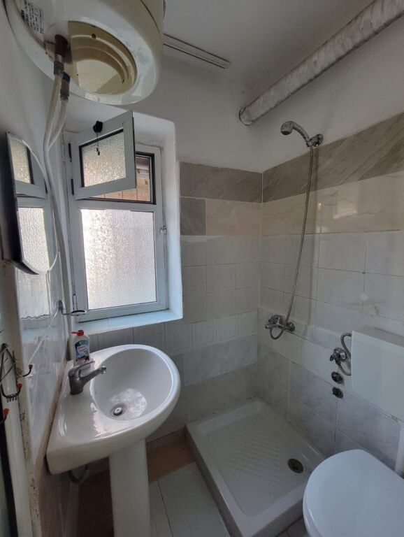 Qera | Garsoniere | Shkolla 9-vjeçare \”Xhezmi Delli\” | 280 €/muaj
