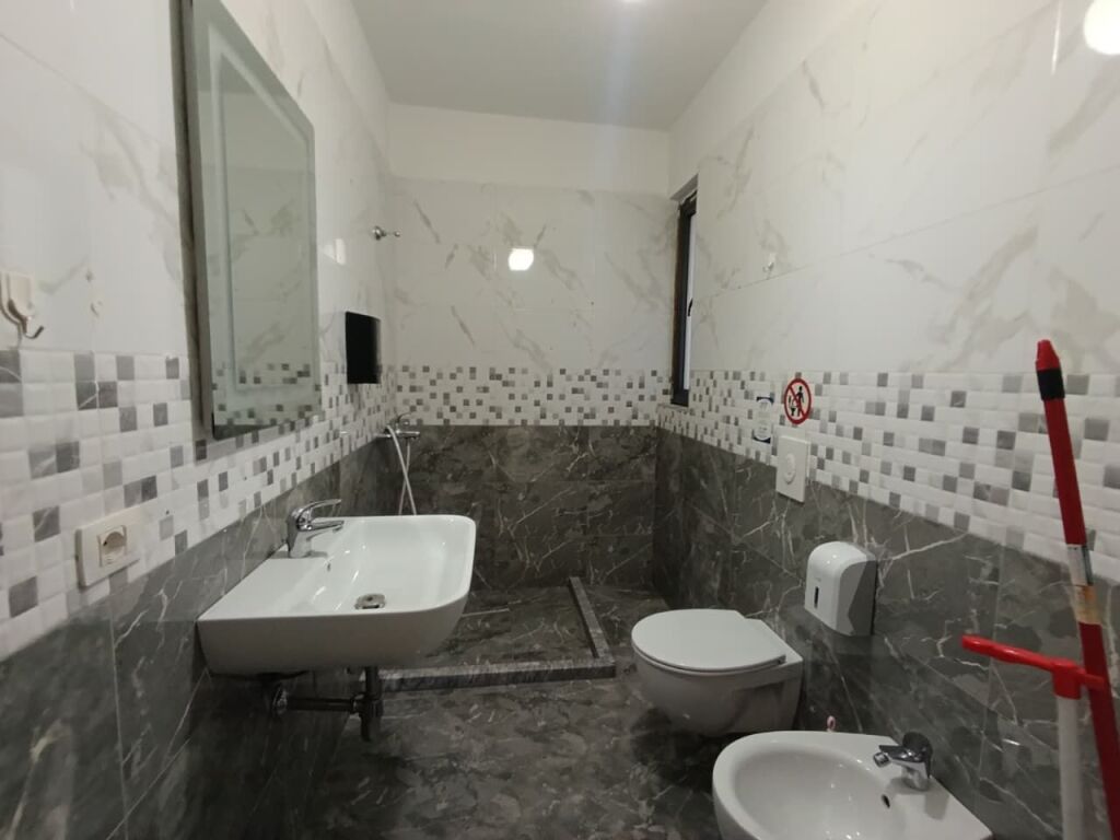 Apartment 2+1+2 bathrooms for rent, 21 Dhjetori!