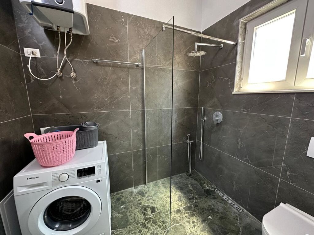 Qera | Vilë 3 + 1 | Laprakë | 1000 €/muaj