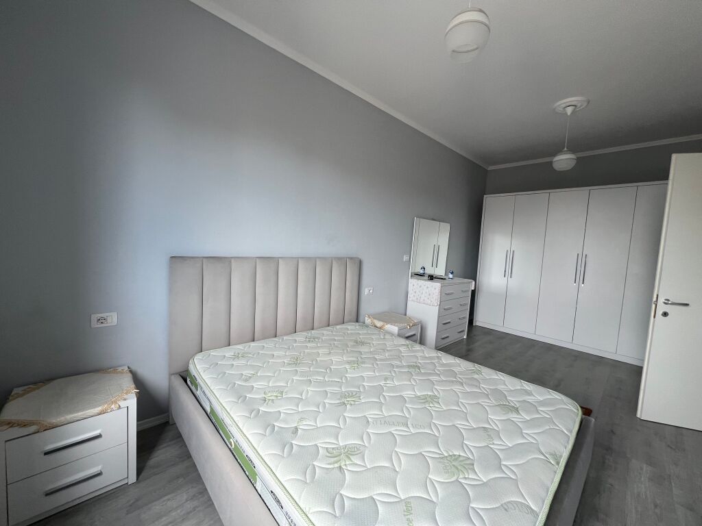 Qera, Apartament 2+1+post parkimi Rruga Albanopoli
