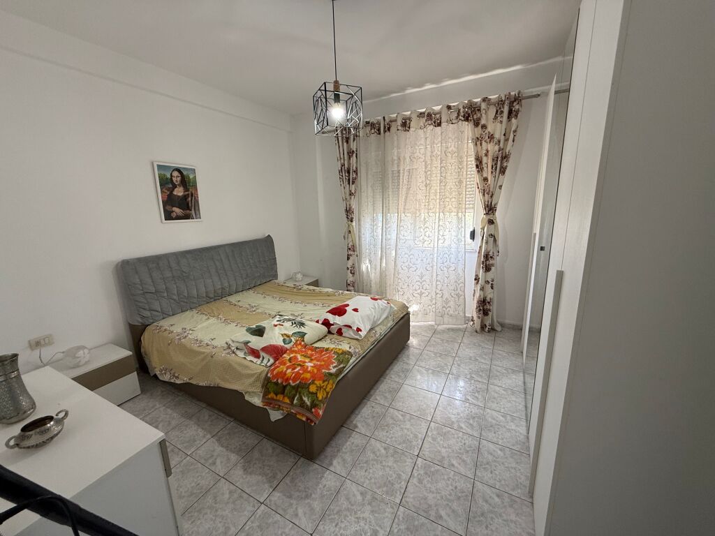 APARTAMENT 1+1 ME PAMJE TË MREKULLUESHME NGA DETI NË PLAZHIN E DURRËSIT!