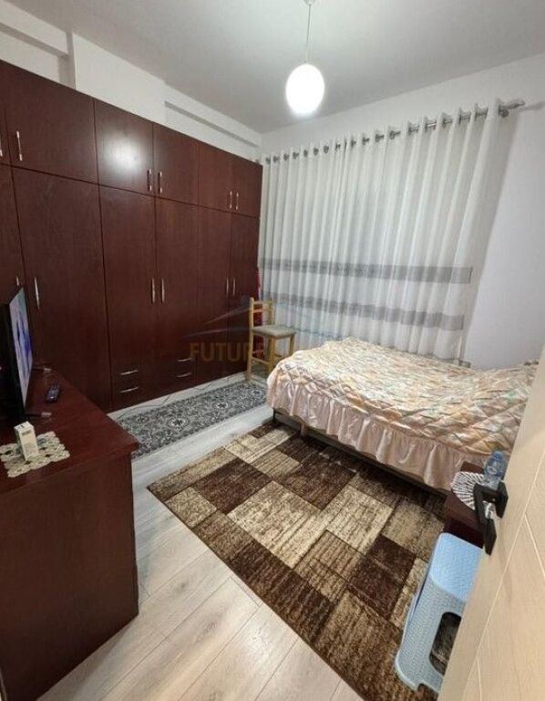 Shitet, Apartament 2+1, i konvertuar, Fresk, Tiranë.