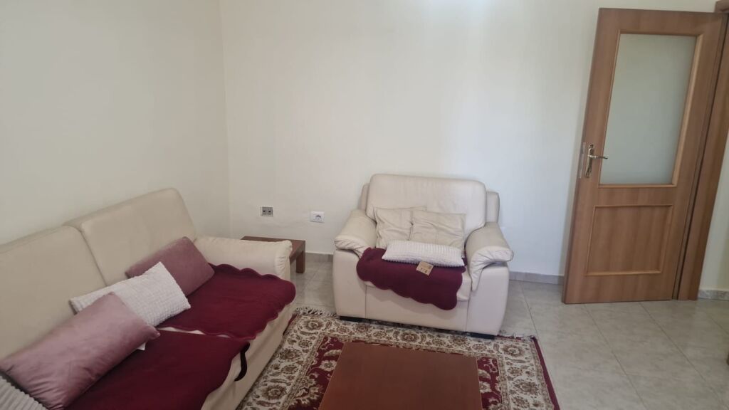 Jepet me qera apartament 1+1 te 21 Dhjetori