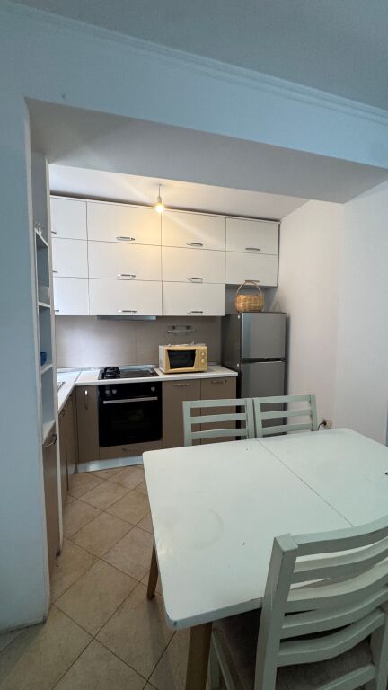 Qera Apartament 3+1, Rruga Fortuzi,Tiranë
