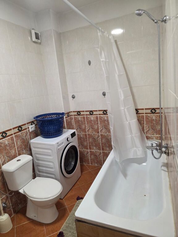 For rent 1+1, Komuna Parisit