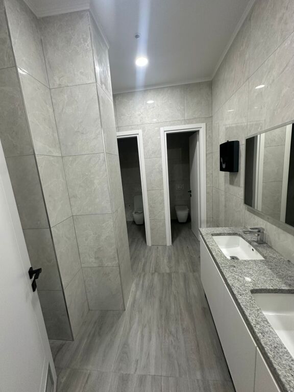 🏢 Spazio Commerciale Premium in Affitto – Via Hoxha Tahsim, Tirana