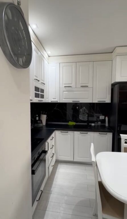Apartament 1+1 në shitje në Astir prane Bar kafe Univers.