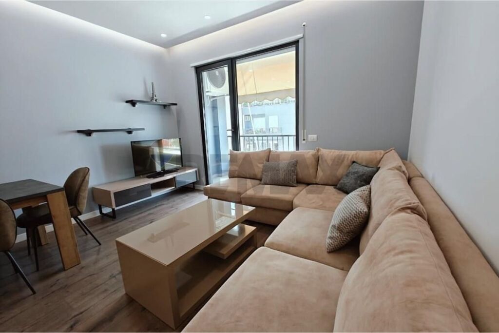 Apartament 2+1+2+Parkim me qera Kinostudio