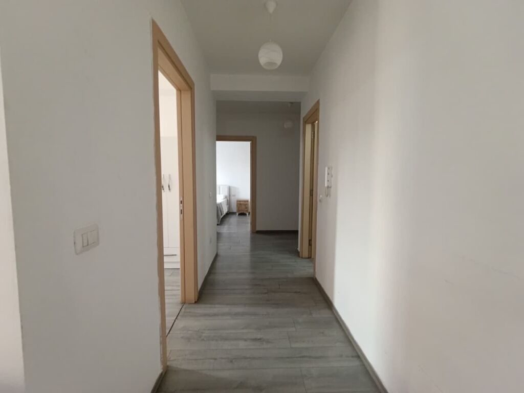 Apartment 2+1+2 bathrooms for rent, 21 Dhjetori!
