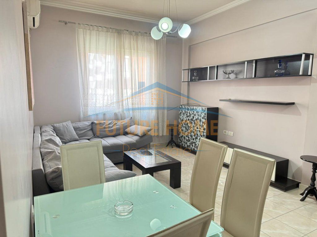 Shitet, Apartament 2+1, Ish Parku i Autobuzave, Tiranë. PRI63982