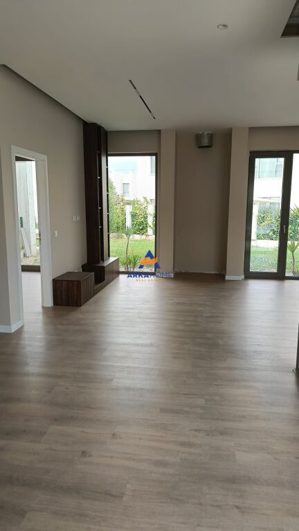 JEPET ME QIRA VILË PREMIUM "REZIDENCA GREEN VALLEY, LIQENI I THATË " 3000 EURO