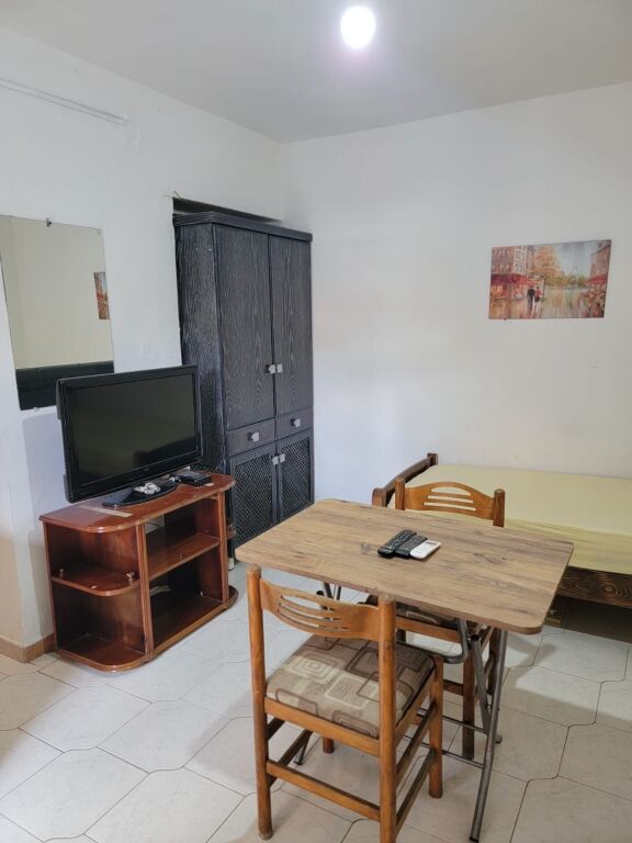 Qera | Garsoniere | Shkolla 9-vjeçare \”Xhezmi Delli\” | 280 €/muaj