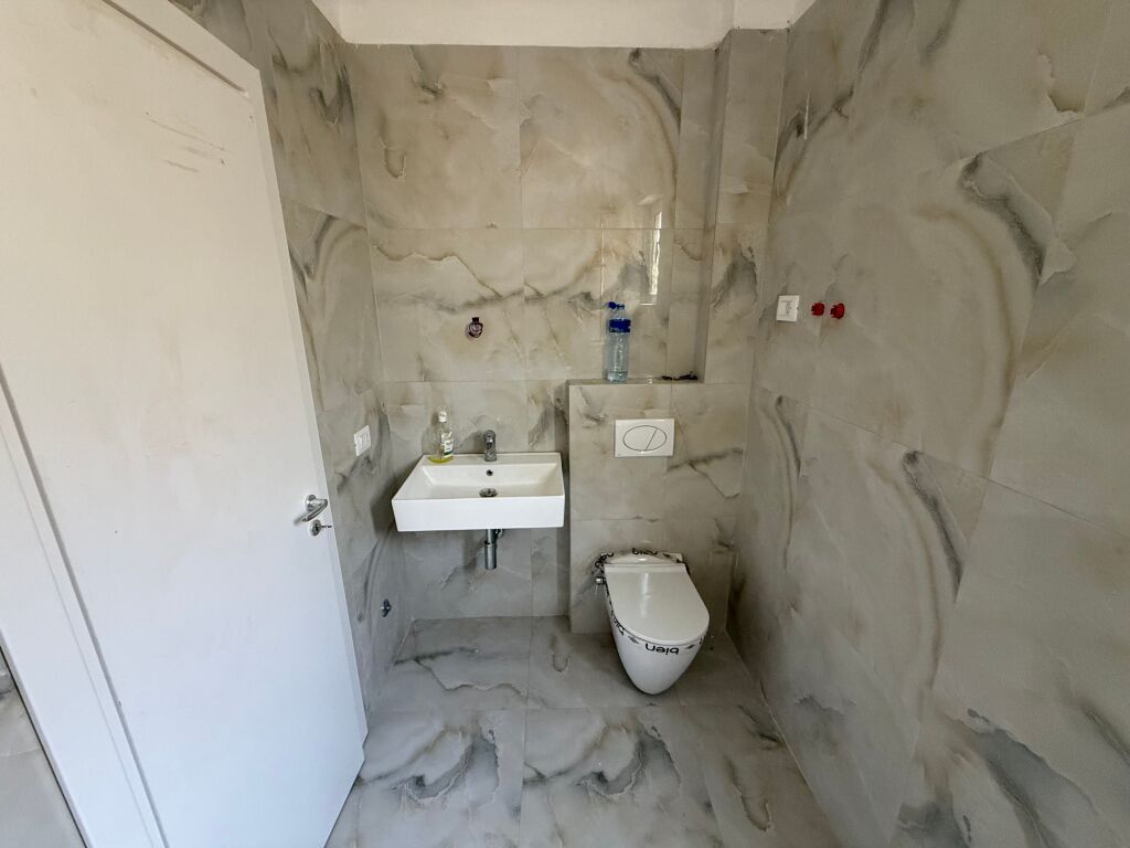 APARTAMENT PËR SHITJE 2+1+2 BANJO NË PLAZHIN ILIRIA!