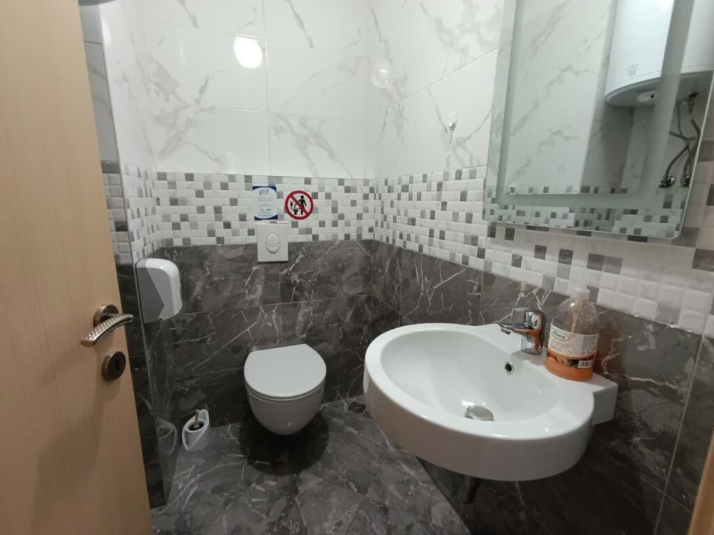 Apartment 2+1+2 bathrooms for rent, 21 Dhjetori!