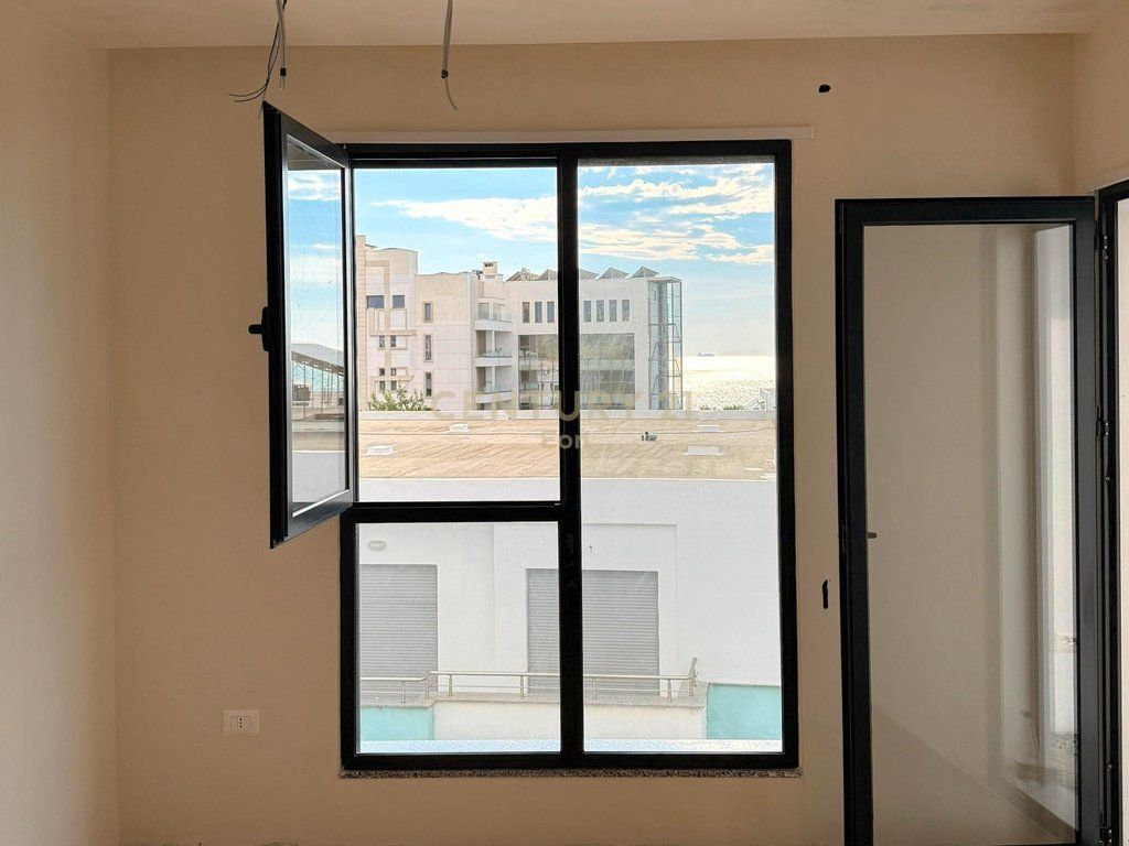 Apartament 1+1 me Pamje Deti 50 metra nga Deti në Golem !