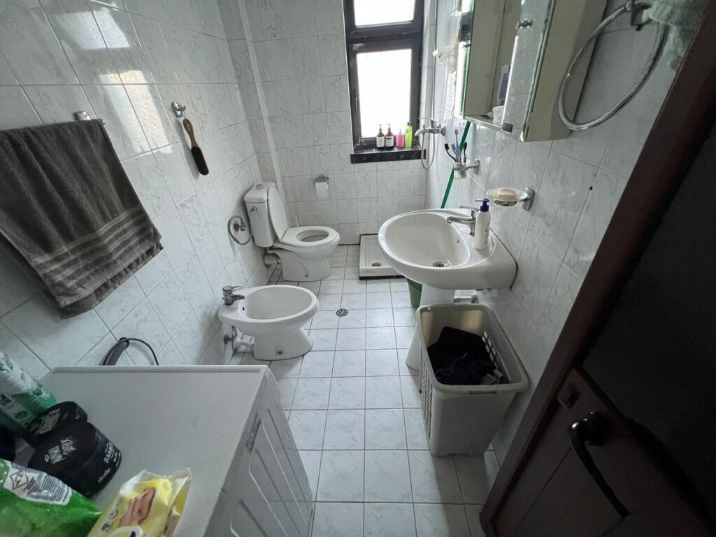 SHITET APARTAMENT 2+1 RRUGA IRFAN TONINI