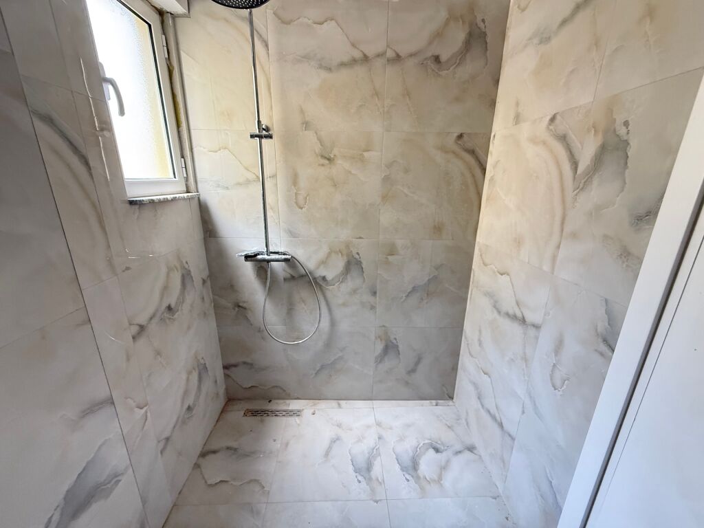 APARTAMENT PËR SHITJE 2+1+2 BANJO NË PLAZHIN ILIRIA!