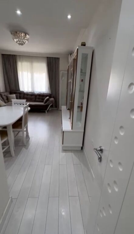 Apartament 1+1 në shitje në Astir prane Bar kafe Univers.