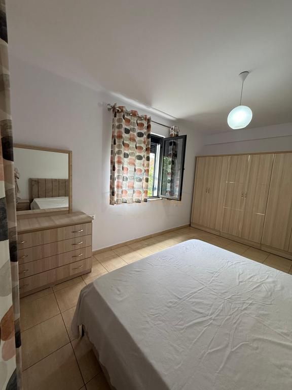 Qera, Apartament 2+1 Rruga Asim Vokshi, Tiranë. 550 €