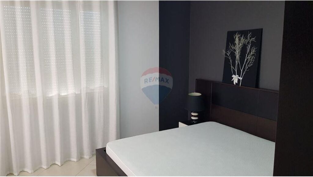 Apartament 2+1+2 me verande te Liqeni i Thate!