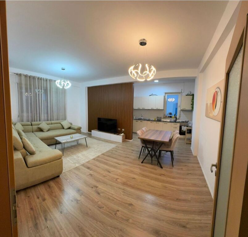1+1, dry lake, price 600 thousand lek