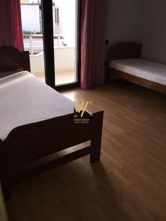 JEPET APARTAMENT 3+1+BLK ME QIRA TE FAKULTETI EKONOMIK 60.000 LEKE