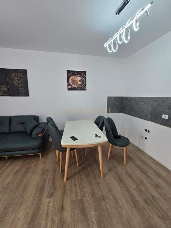 Shitet apartament 1+1, Linze, Pranë Restorant 2 Luanët 135,000 €