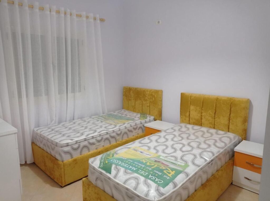JEPET APARTAMENT ME QERA 2+1 PORCELAN