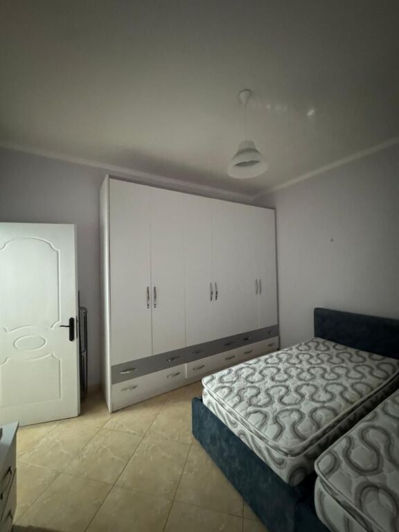 🏢Porcelan,Rruga Kokonozeve jepet me qera apartament 1+1,i mobiluar 40,000Leke