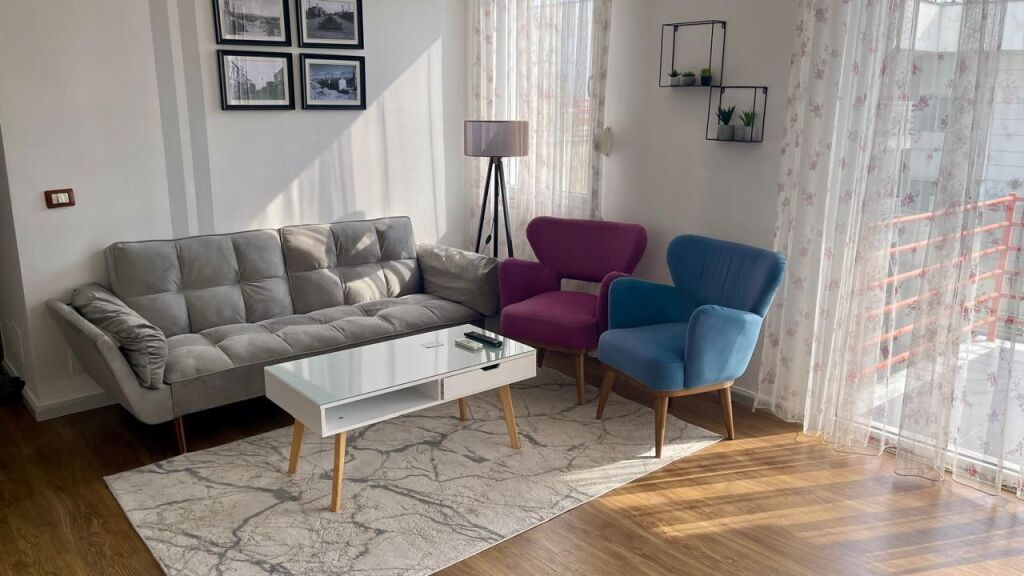JEPET APARTAMENT 1+1 ME QIRA – QENDËR, PAZAR I RI