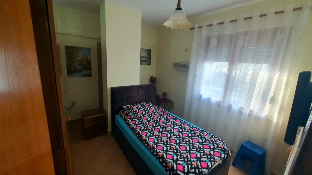 🏢Rruga 5 Maji,pas Concord Center jepet me qera apartament 1+1,i mobiluar.35,000Leke
