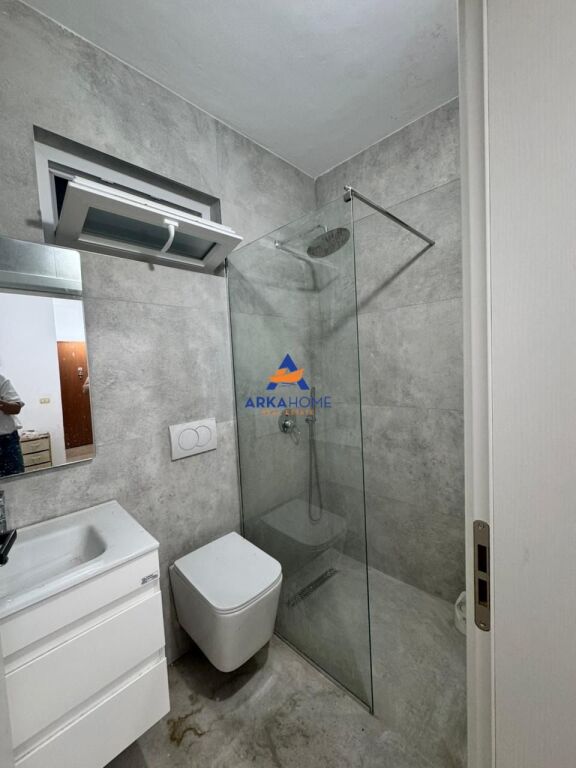 SHITET APARTAMENT 1+1 "RRUGA HAMDI SULÇEBE, MBRAPA COCORD" 140.000 EURO