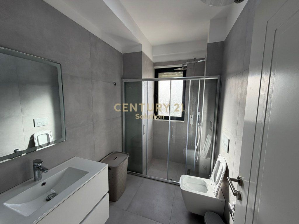 Apartament 2+1+2 per shitje tek Rruga e Durresit